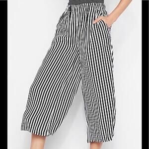 Express Black & White Striped High Rise Stretch Side Zip Culottes Women's Size 8